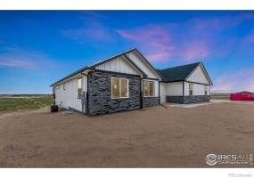 16474 Essex Road, Platteville, Colorado 80651 - 5 Bedrooms, 4 Bathrooms, 5,888 Sqft Home For Sale - BEEBE DRAW FARMS EQUESTRIAN CNT1STFGCORR - Price $999,999 - MLS IR996595
